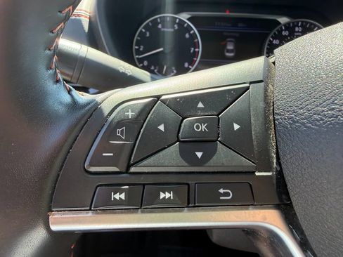 Used 2025 Nissan Sentra SR FWD image 18