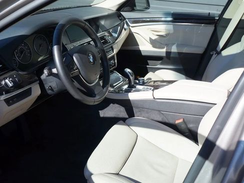 Used 2011 BMW 550i xDrive Sedan image 24