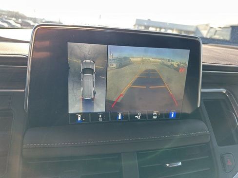 Used 2023 GMC Yukon XL SLT w/ SLT Luxury Package image 18