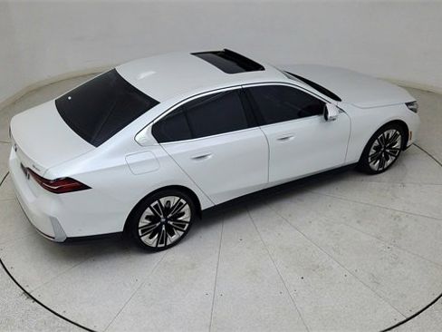 Used 2025 BMW 540i xDrive image 81