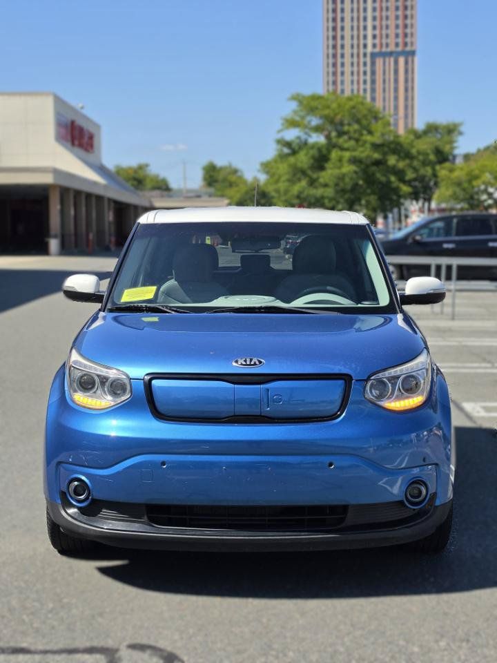 Used 2016 Kia Soul EV + FWD image 2