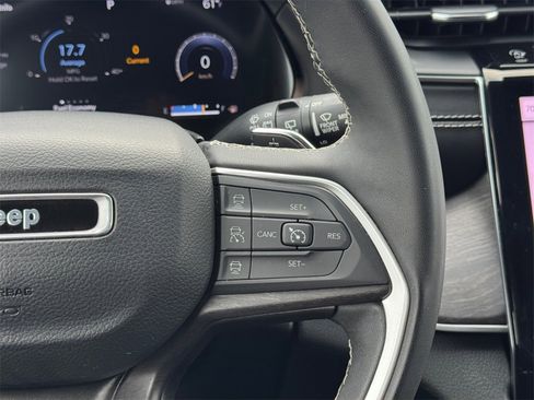 Used 2024 Jeep Grand Cherokee L Limited w/ Luxury Tech Group II image 22