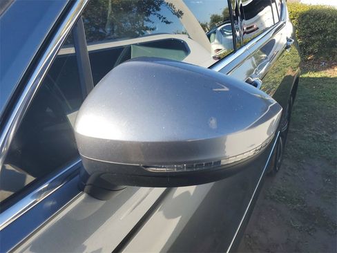 Used 2018 Volkswagen Tiguan SEL image 7