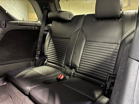 New 2026 Land Rover Discovery Limited Edition image 27