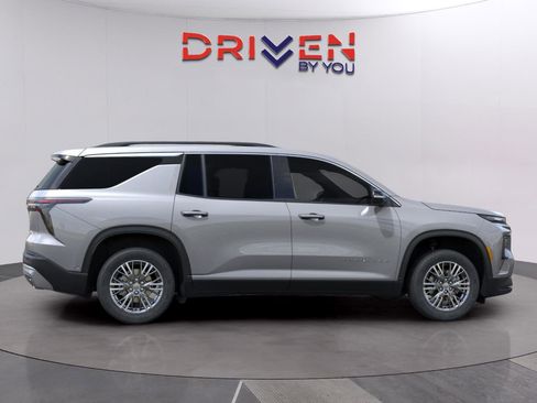 New 2026 Chevrolet Traverse LT w/ LPO, Floor Liner Package image 4