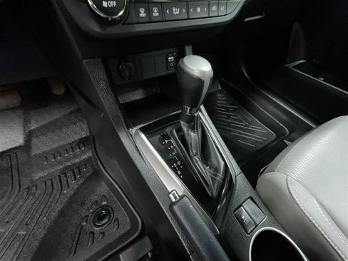 Used 2016 Toyota Corolla LE FWD image 15