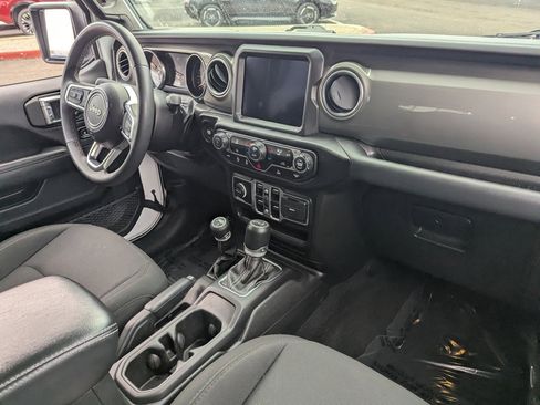 Used 2023 Jeep Wrangler Sahara image 13