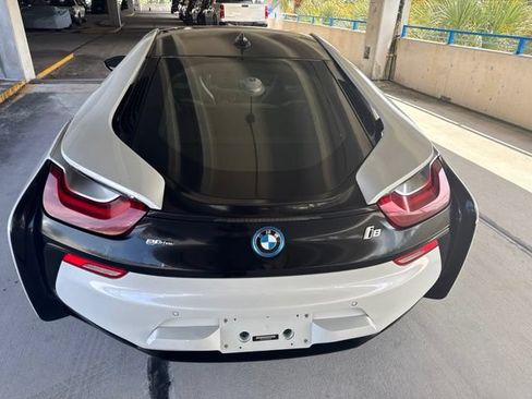 Used 2019 BMW i8 Coupe AWD/4WD image 17