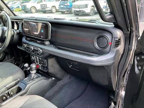 Used 2024 Jeep Wrangler Unlimited Rubicon AWD/4WD image 17