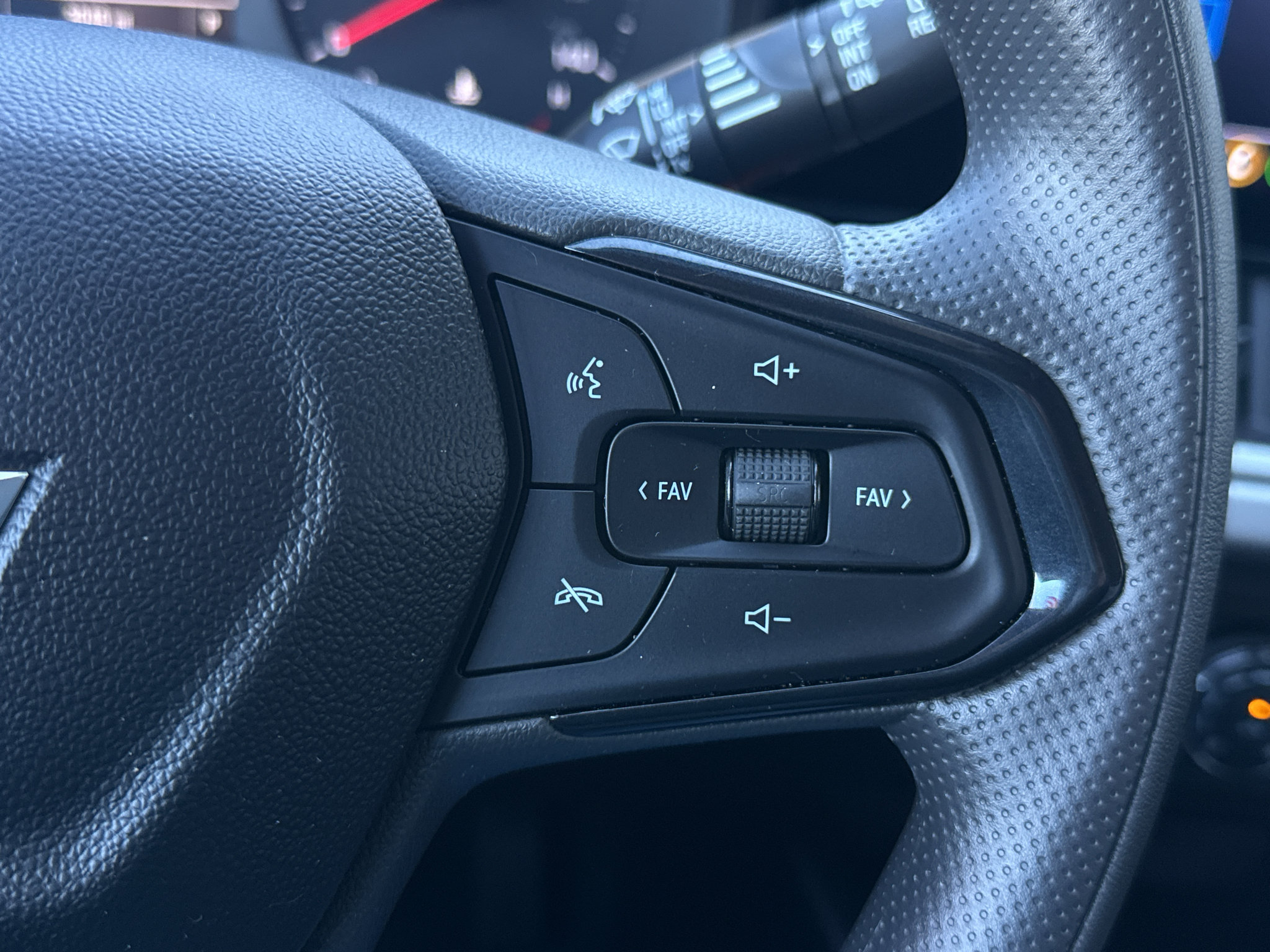 Used 2024 Chevrolet Trax LS w/ LS Convenience Package FWD image 17