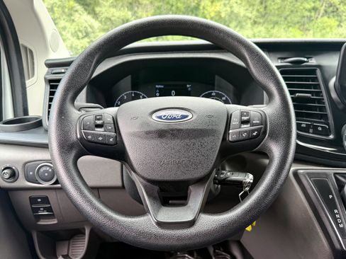 Certified 2025 Ford Transit 250 Low Roof w/ Exterior Upgrade Package RWD image 32