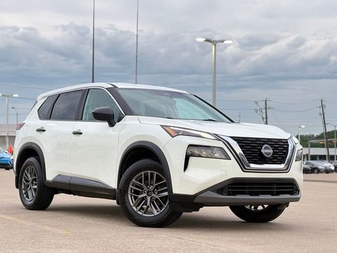 Used 2023 Nissan Rogue S AWD/4WD image 2