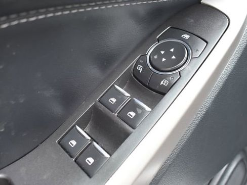 Used 2023 Ford Explorer XLT image 14