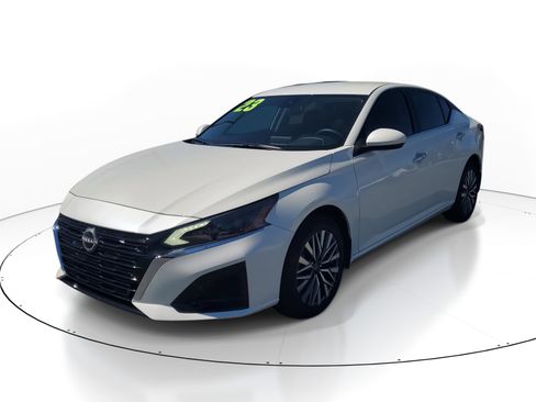 Certified 2023 Nissan Altima 2.5 SV image 3