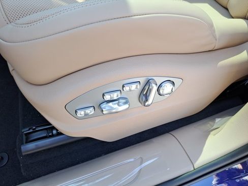 Certified 2025 Porsche Macan AWD/4WD image 23