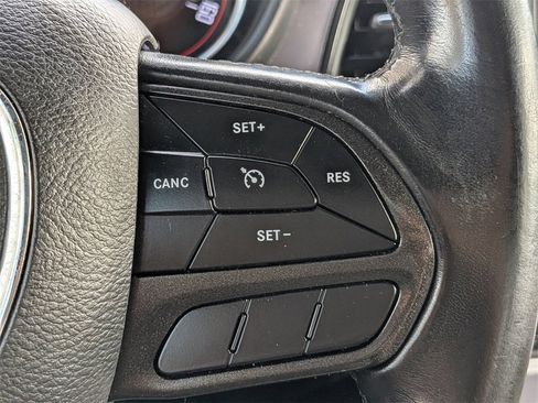 Used 2020 Dodge Challenger SXT image 28