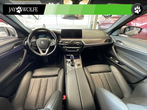 Used 2021 BMW 530i xDrive w/ Premium Package AWD/4WD image 8