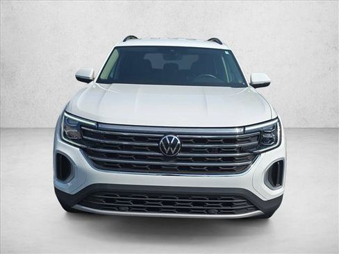 Used 2024 Volkswagen Atlas SE FWD image 2