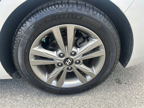 Used 2018 Hyundai Elantra Value Edition w/ Cargo Package image 22