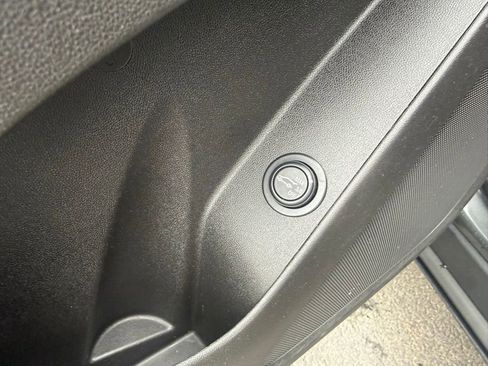 Used 2018 Chevrolet Equinox LT w/ Sun & Infotainment Package FWD image 14