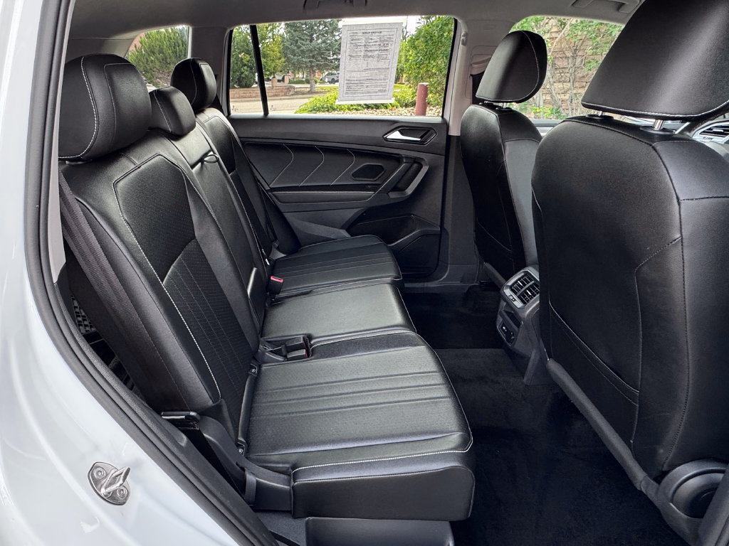 Used 2023 Volkswagen Tiguan SE AWD/4WD image 36