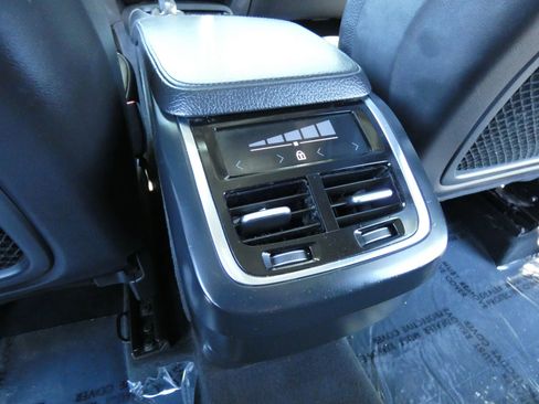 Used 2018 Volvo XC90 T6 Momentum w/ Convenience Package image 41