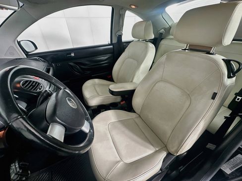 Used 2010 Volkswagen Beetle Coupe FWD image 13
