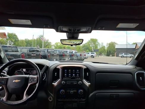 Used 2020 Chevrolet Silverado 1500 High Country w/ Technology Package AWD/4WD image 16