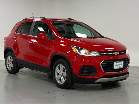 Used 2020 Chevrolet Trax LT w/ LT Convenience Package image 6