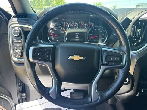 Used 2021 Chevrolet Silverado 1500 LT AWD/4WD image 3