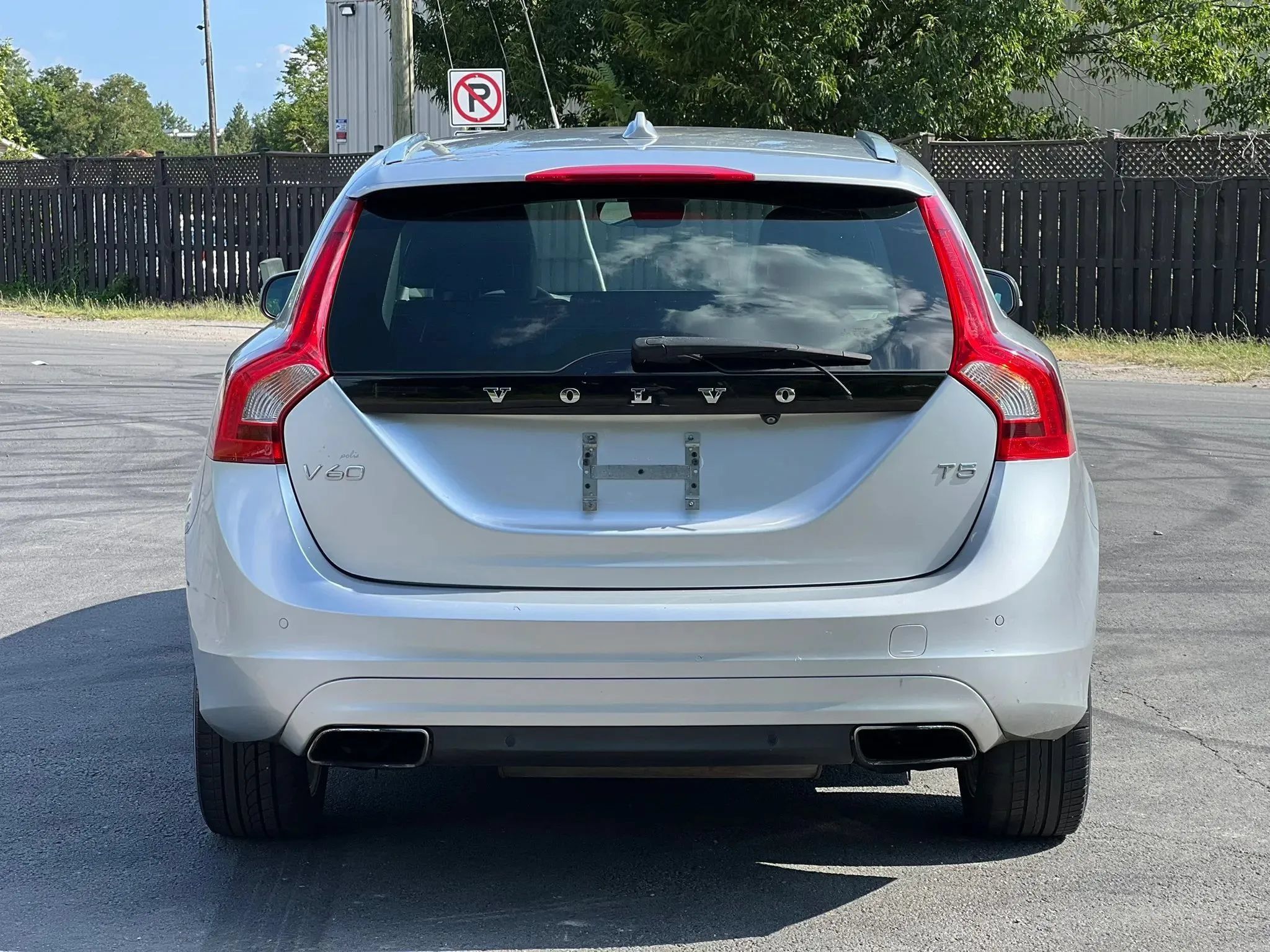 Used 2016 Volvo V60 T5 Premier w/ Convenience Package FWD image 4
