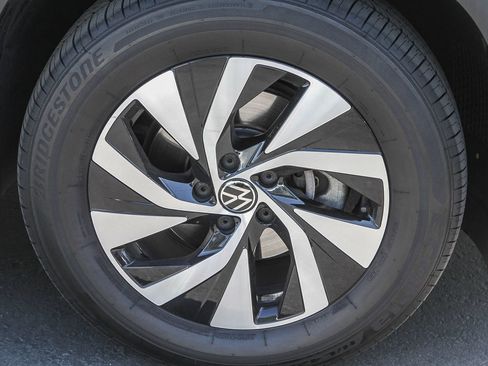 Used 2025 Volkswagen Tiguan S FWD image 13