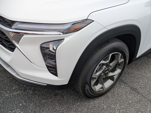 Certified 2025 Chevrolet Trax LT w/ LT Convenience Package image 11