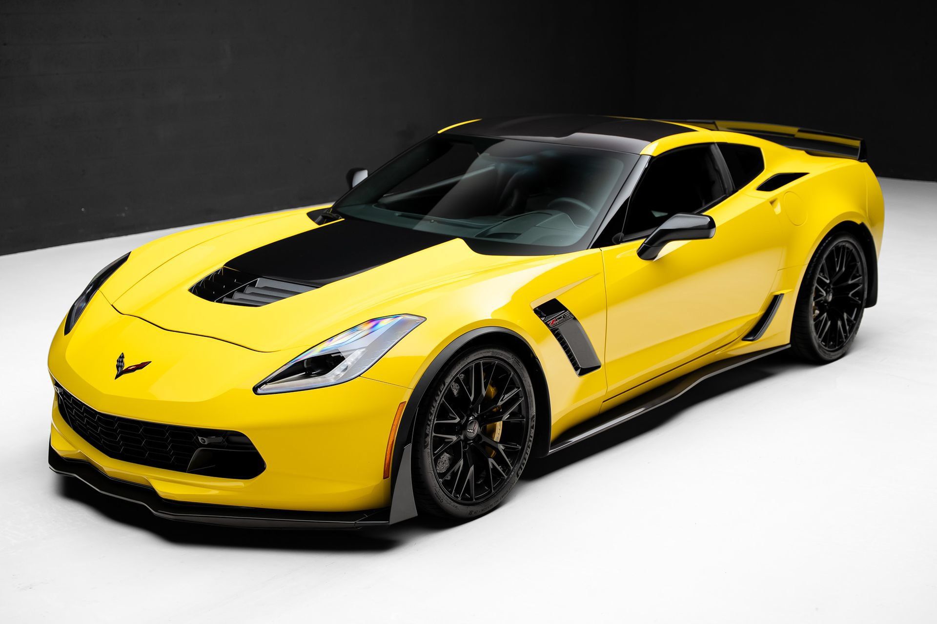 Used 2016 Chevrolet Corvette Z06 w/ 3LZ Preferred Equipment Group RWD image 5
