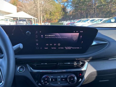 Used 2025 Buick Envista Sport Touring image 18