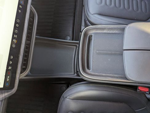 Used 2025 Rivian R1S Adventure image 23