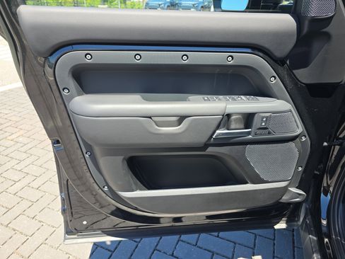 Used 2023 Land Rover Defender 110 X-Dynamic SE AWD/4WD image 18