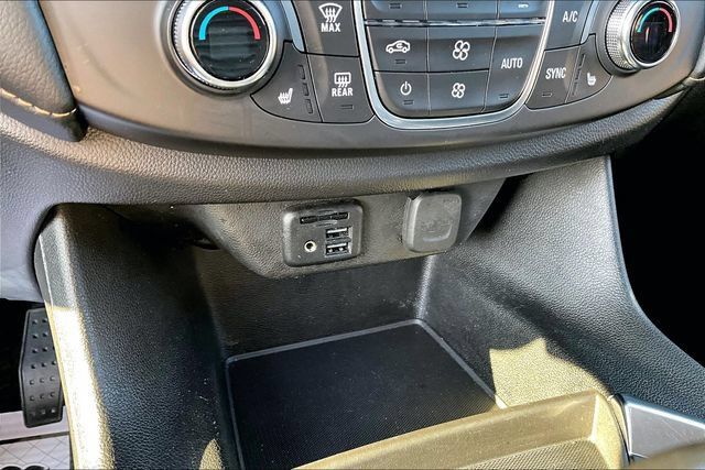 Used 2021 Chevrolet Traverse RS AWD/4WD image 34