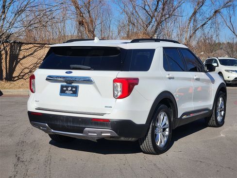 Used 2020 Ford Explorer XLT w/ Equipment Group 202A image 3