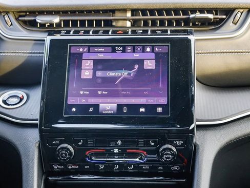 New 2025 Jeep Grand Cherokee L Altitude image 15