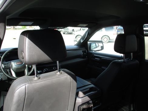 Used 2025 GMC Sierra 1500 AT4 w/ AT4 Premium Package AWD/4WD image 18