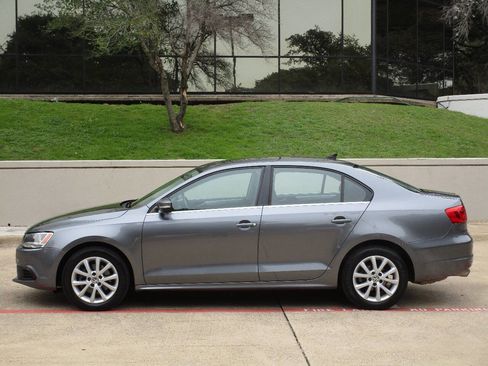 Used 2013 Volkswagen Jetta SE image 4