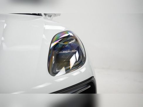 Certified 2025 Porsche Macan image 9