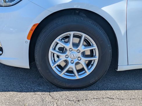 New 2026 Chrysler Pacifica Select image 39