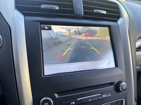 Used 2016 Ford Fusion SE w/ Equipment Group 202A FWD image 17