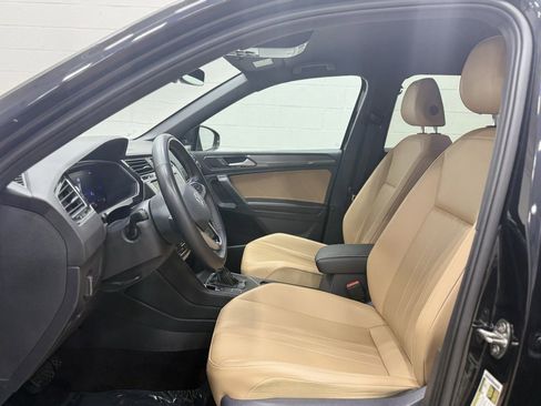 Used 2022 Volkswagen Tiguan SE image 18