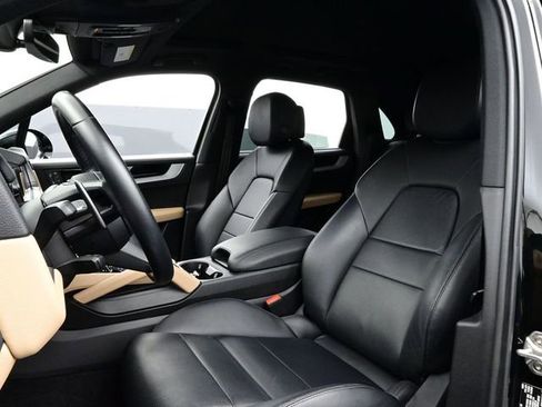 Certified 2024 Porsche Cayenne image 5