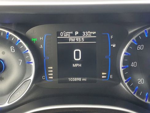 Used 2019 Chrysler Pacifica Touring-L image 12