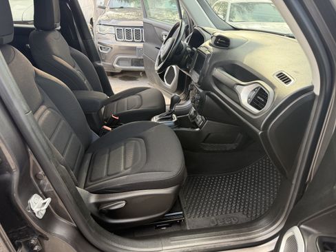 Used 2018 Jeep Renegade Latitude w/ Cold Weather Group AWD/4WD image 18