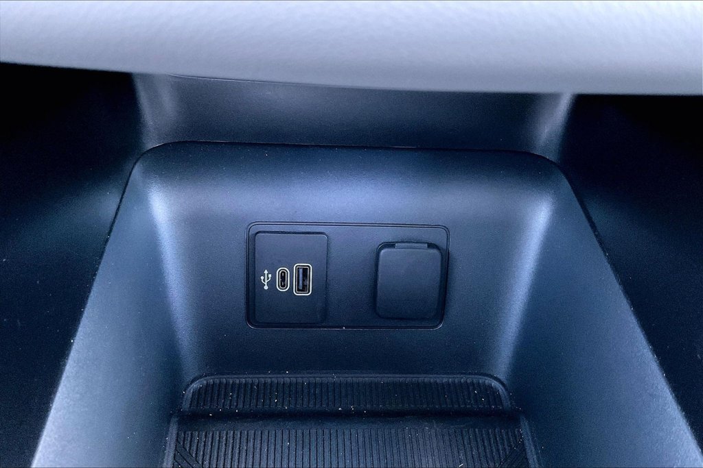 Used 2026 Ford Explorer Active w/ Active Comfort Package RWD image 17